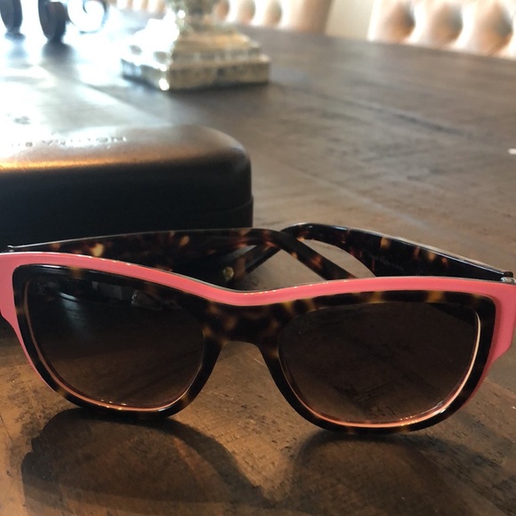 Louis Vuitton sunglasses lightly used in excellent condition ! - Picture 6 of 9